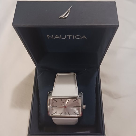 Like-New VINTAGE NAUTICA Watch - Picture 12 of 13